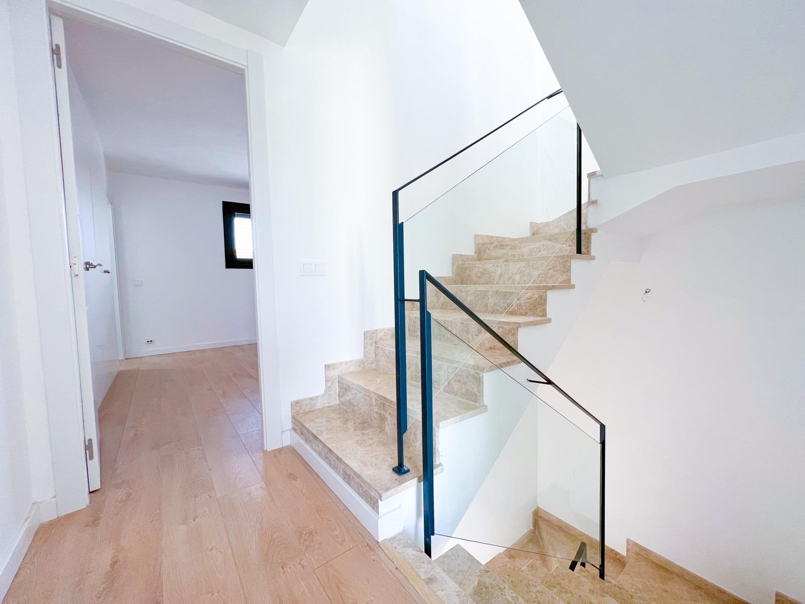 Escalera interior de una vivienda de Catúfols