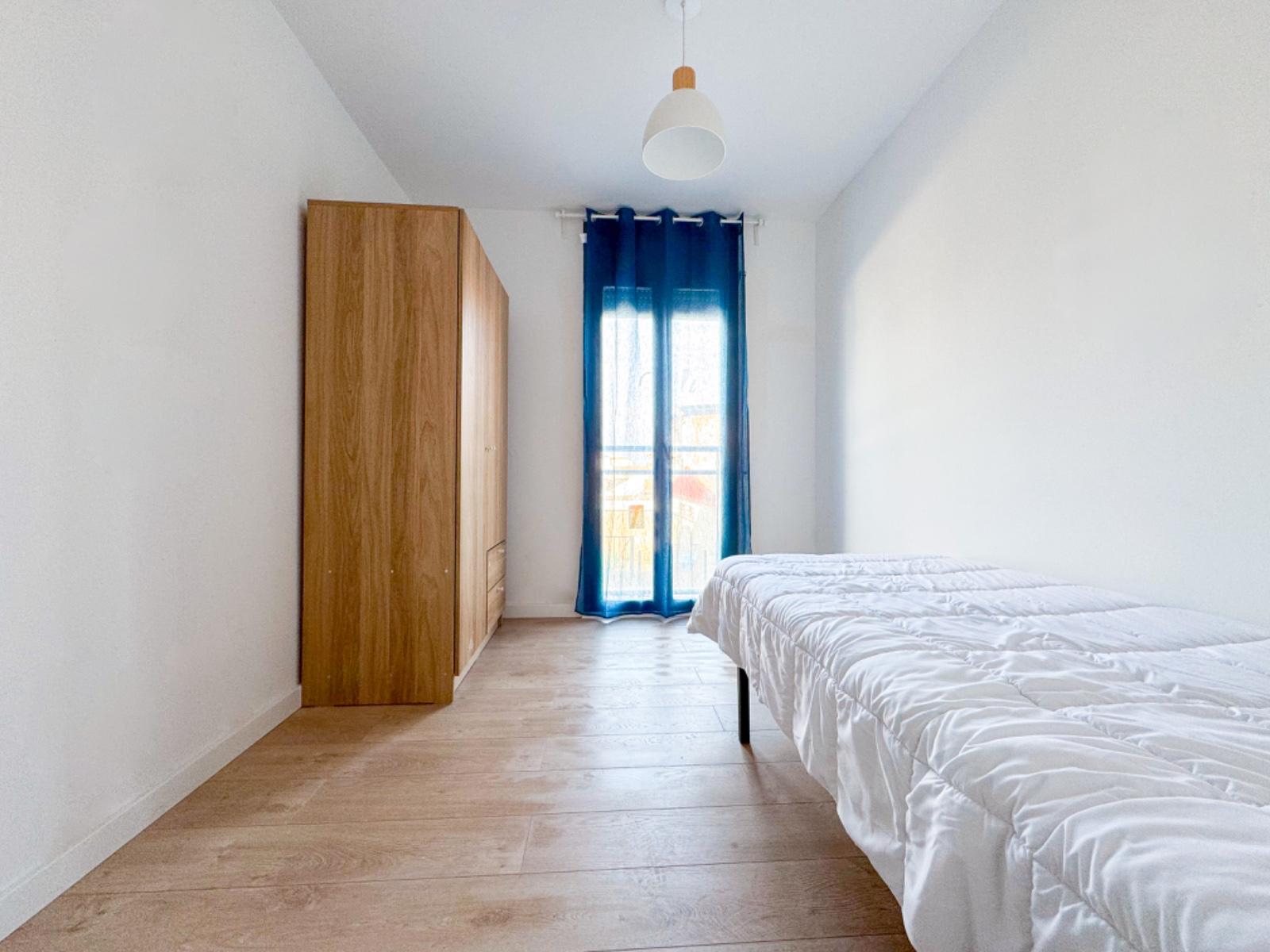 Dormitorio luminoso en Perafort